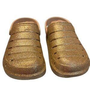 🌸 3/$25 Rugged Shark‎ Shiny Gold Slip On Clogs with Fleece Lining. Size 12